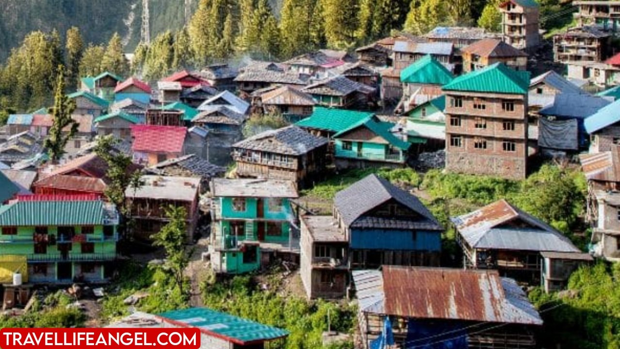 हिमाचल प्रदेश की ऊंची पहाड़ियों के बीच एक ऐसा गांव छिपा हुआ है